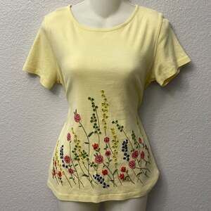 LIZ Claiborne yellow blouse with embroidered flowers on bottom MEDIUM